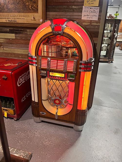 jukebox 1947 Wurlitzer Jukebox (the Bubbler) - Image 1
